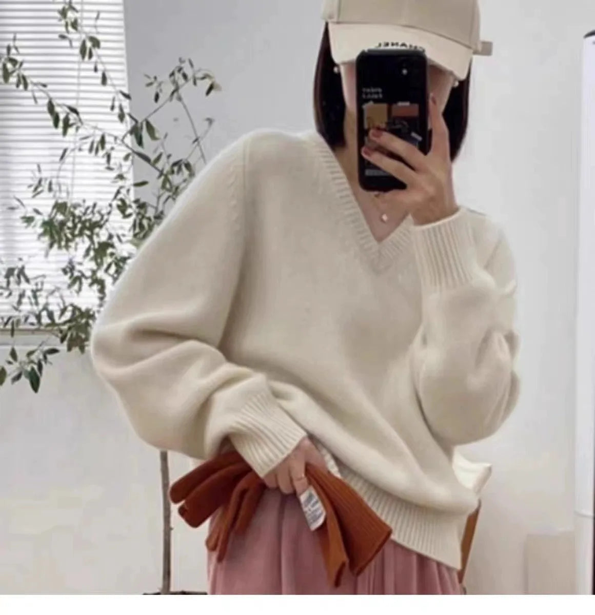 Gentle Herd V-Neck 100% Cashmere Sweater
